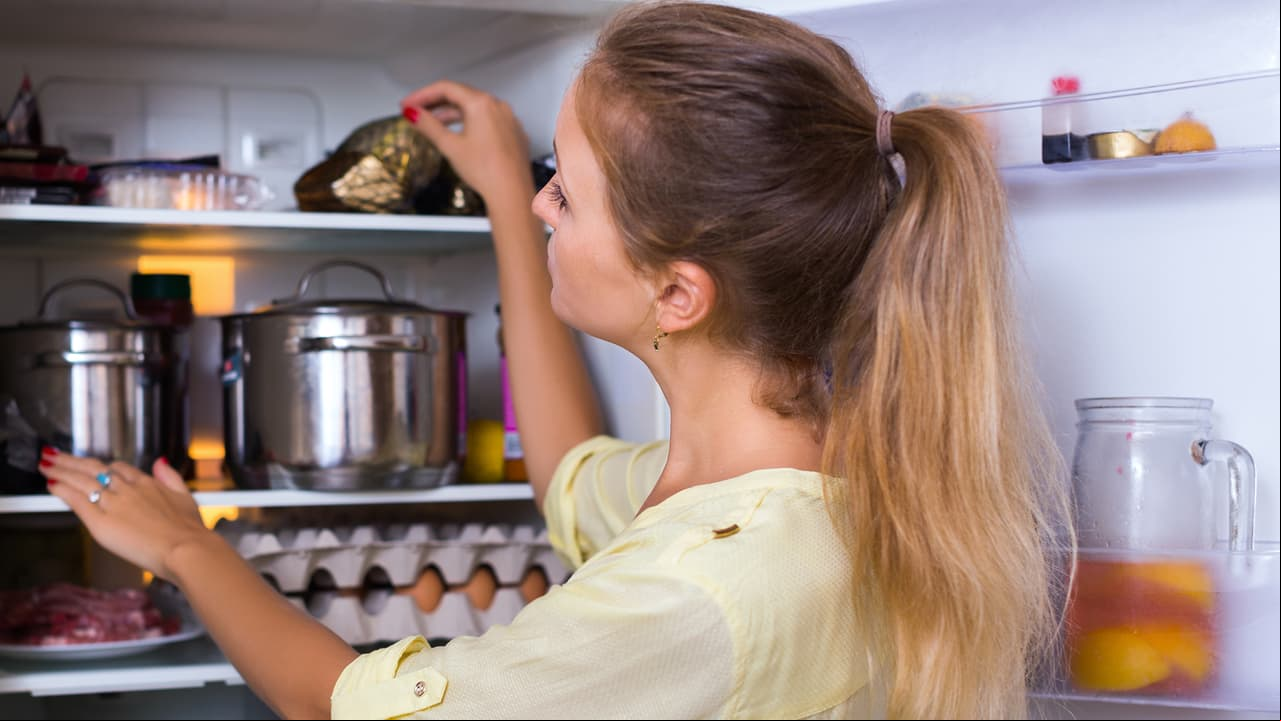 ¿Cómo ordenar los alimentos dentro de la nevera durante el verano para mantener su frescura?