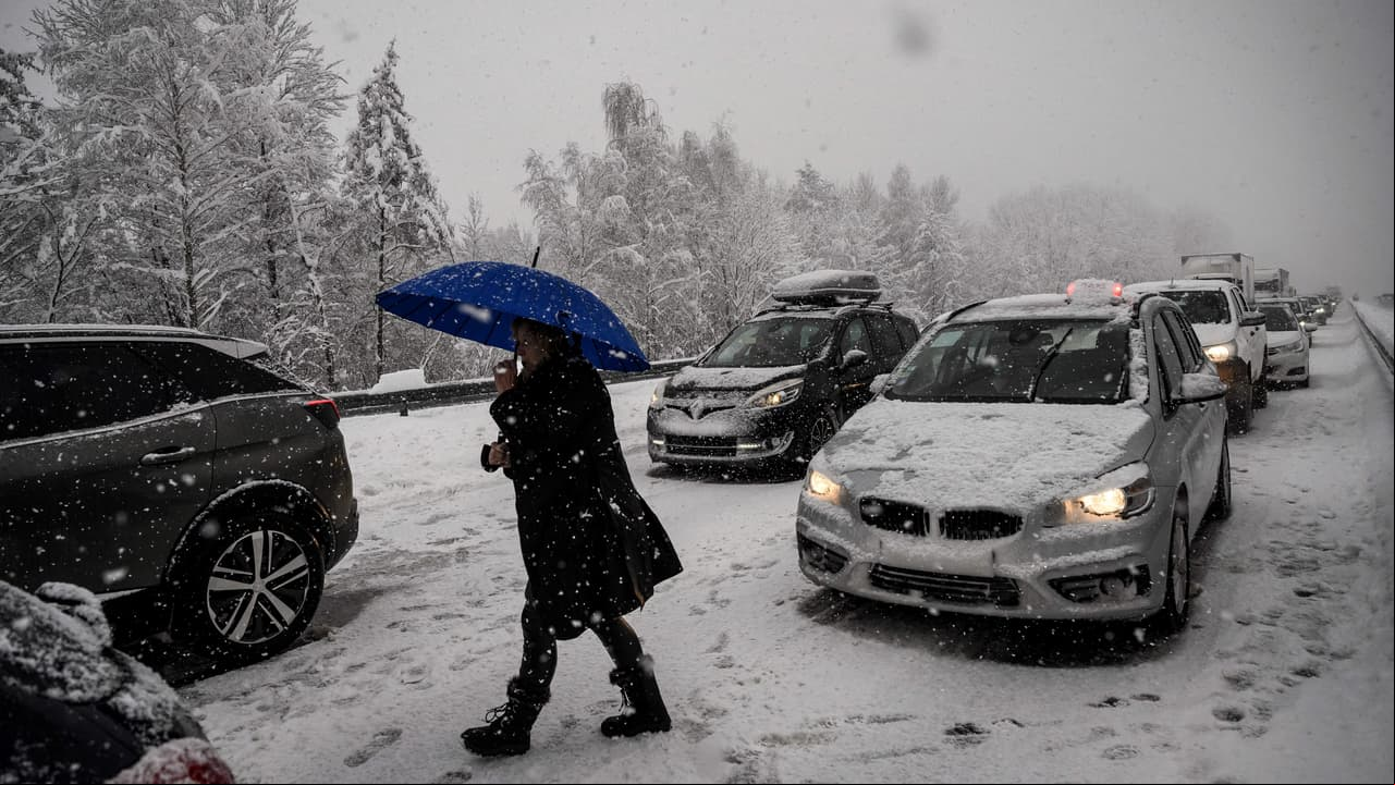 Tormenta invernal: lo que nunca debes dejar en el carro durante una ola de frío