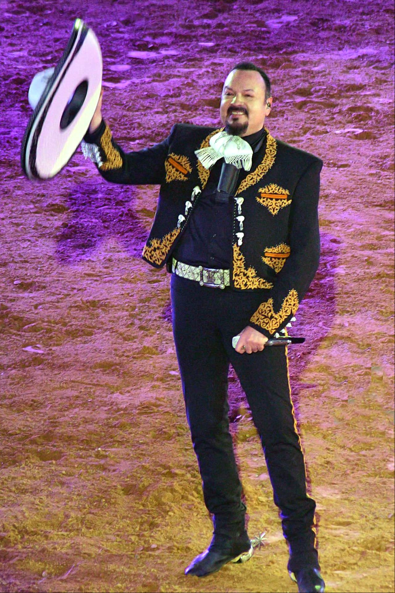 Pepe Aguilar nació el 7 de agosto de 1968 en San Antonio, Texas, Estados Unidos.