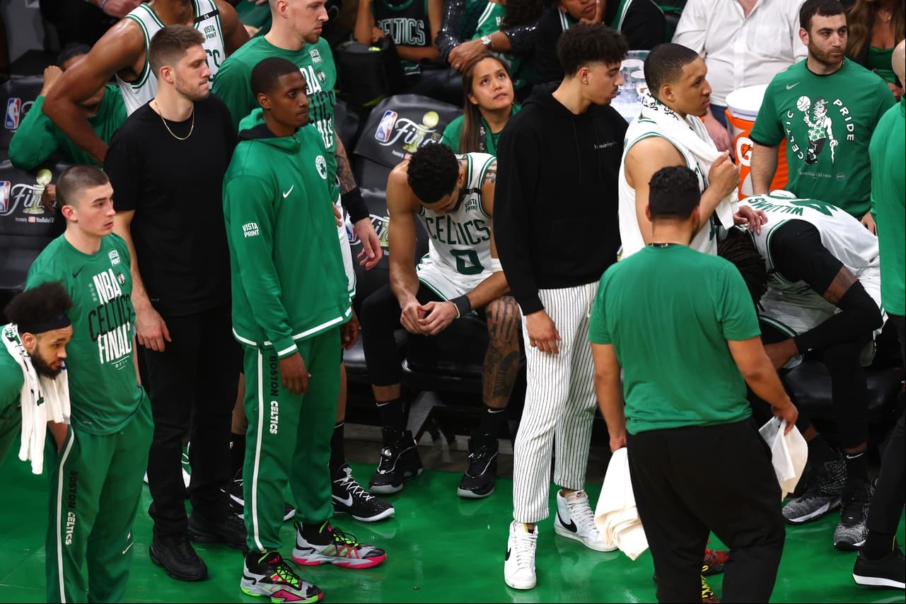 Los Golden State Warriors, encabezados por Steph Curry, apabullaron a los Boston Celtics en el Juego 6 de las Finales de NBA para conseguir el séptimo anillo en la historia de la franquicia y el cuarto en la era Steve Kerr.