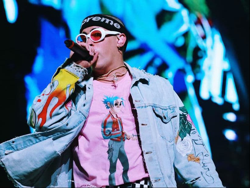 Bad Bunny lleva 30 featurings a lo largo de su corta carrera con artistas como Arcangel, Daddy Yankee, Farruko, Nicki Minaj, Becky G, Major Lazer y Camila Cabello.