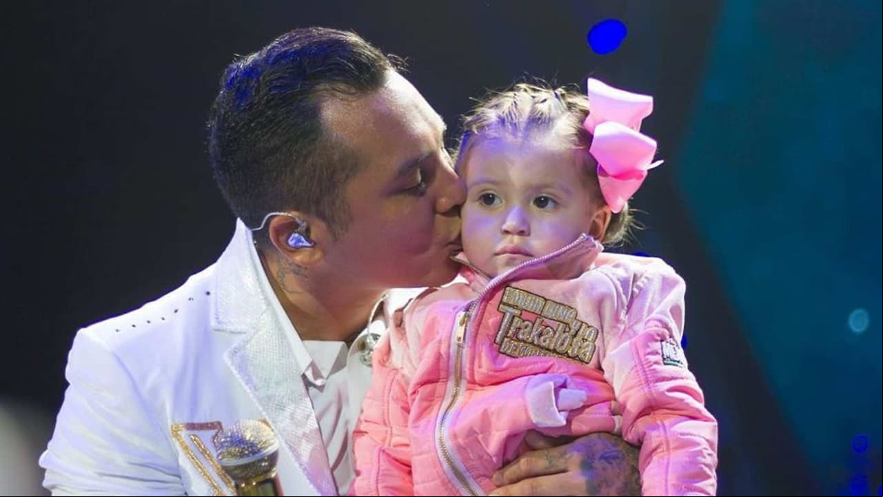 Edwin Luna muestra cómo canta su hija Gianna