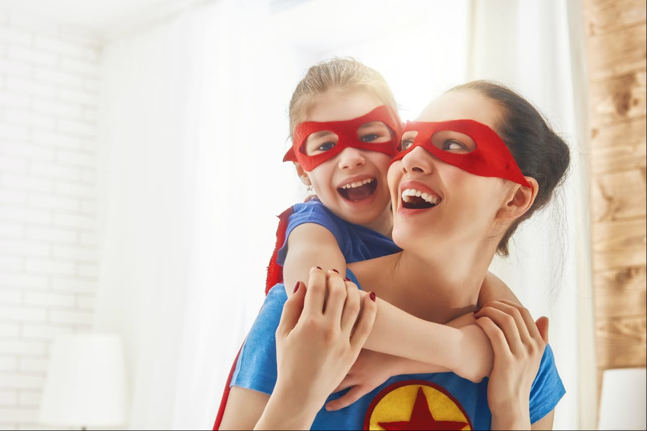 1. Te vuelves un superhéroe. Tu bebé siempre te irará, buscará y observará porque querrá ser como tú.