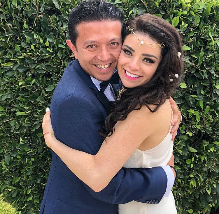A través de su cuenta de Instagram, la actriz mexicana compartió una serie de fotografías del enlace matrimonial.