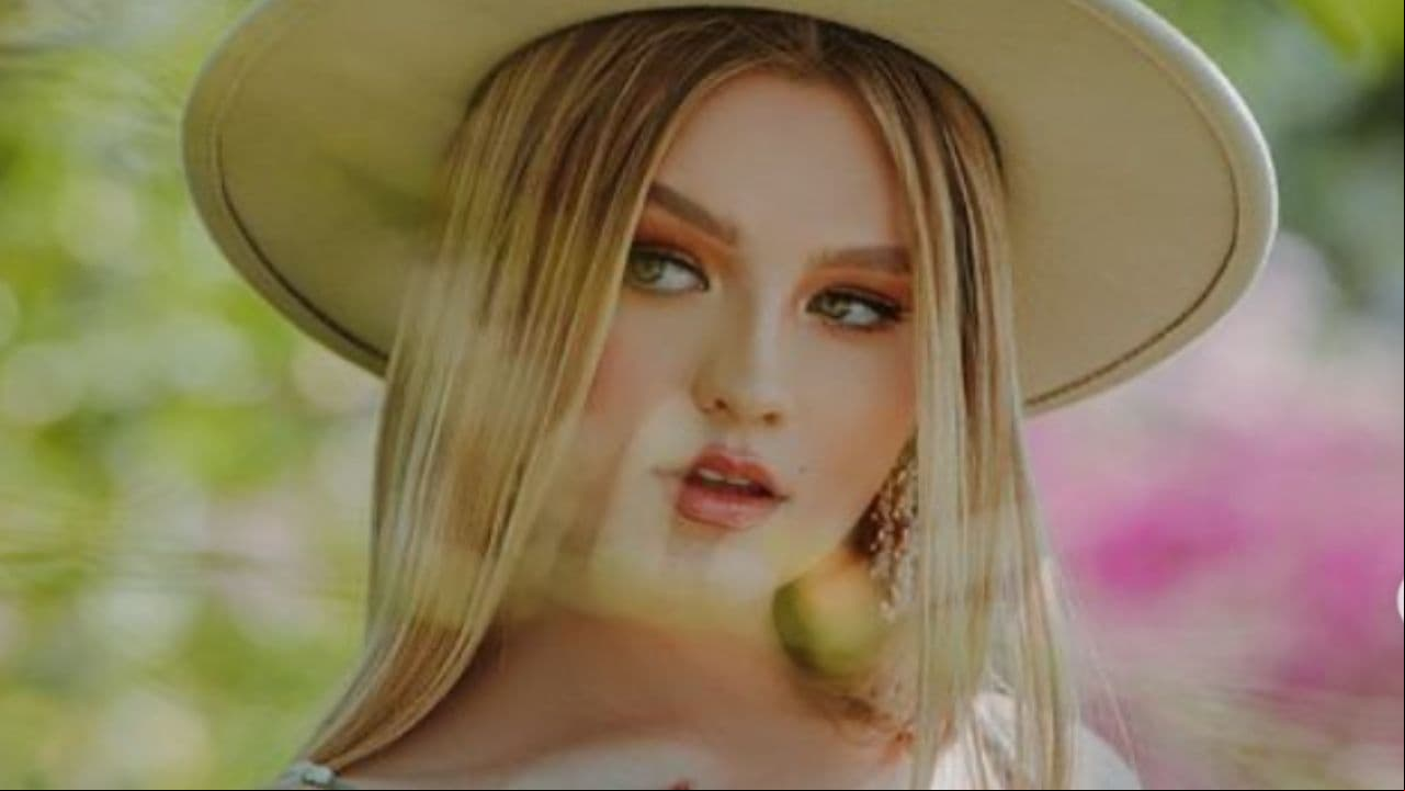 Isabella Tena luce idéntica a Angelique Boyer con este look primaveral
