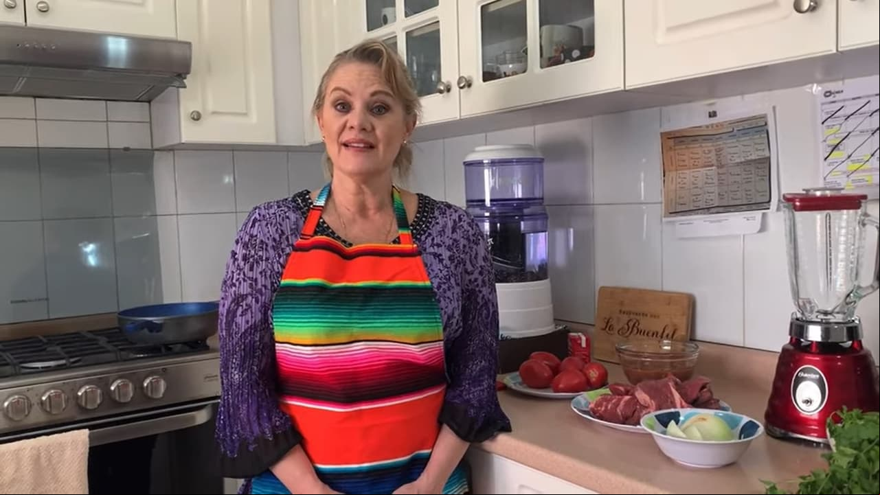 Uno de los primeros lugares que la estrella de televisión presumió fue su cocina, gracias al canal de YouTube ‘Sazonando con la Buenfil’.