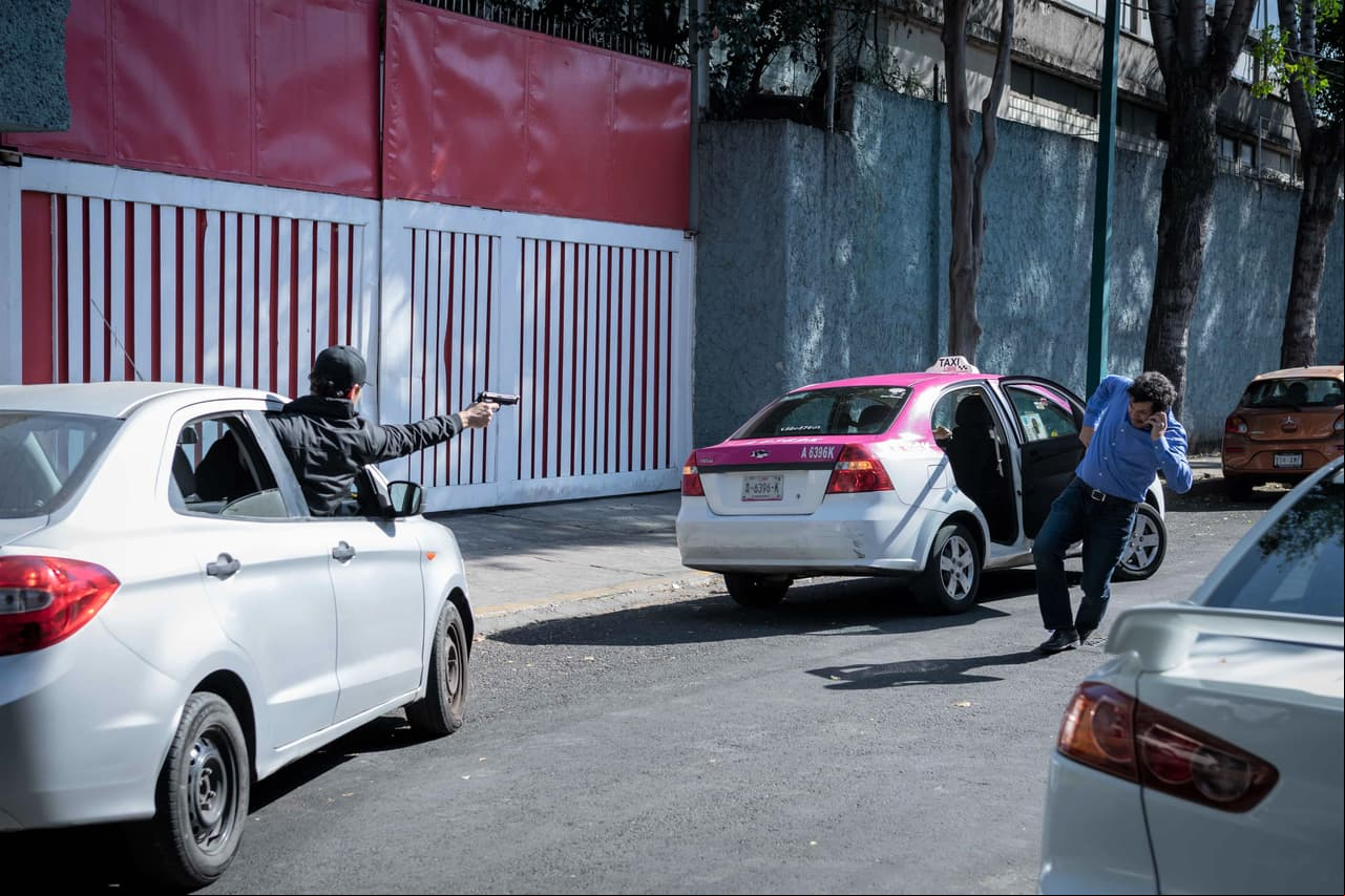 En "Te Acuerdas de Mí", 'Jacinto' lleva a cabo las órdenes de 'Fausto' de deshacerse de 'Fuat', pues, al parecer, le estorba en sus planes.