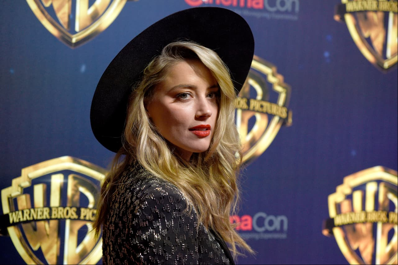 Amber Heard. La exesposa de Johnny Depp aceptó sus preferencias sexuales en 2010 durante un evento de GLAAD.
