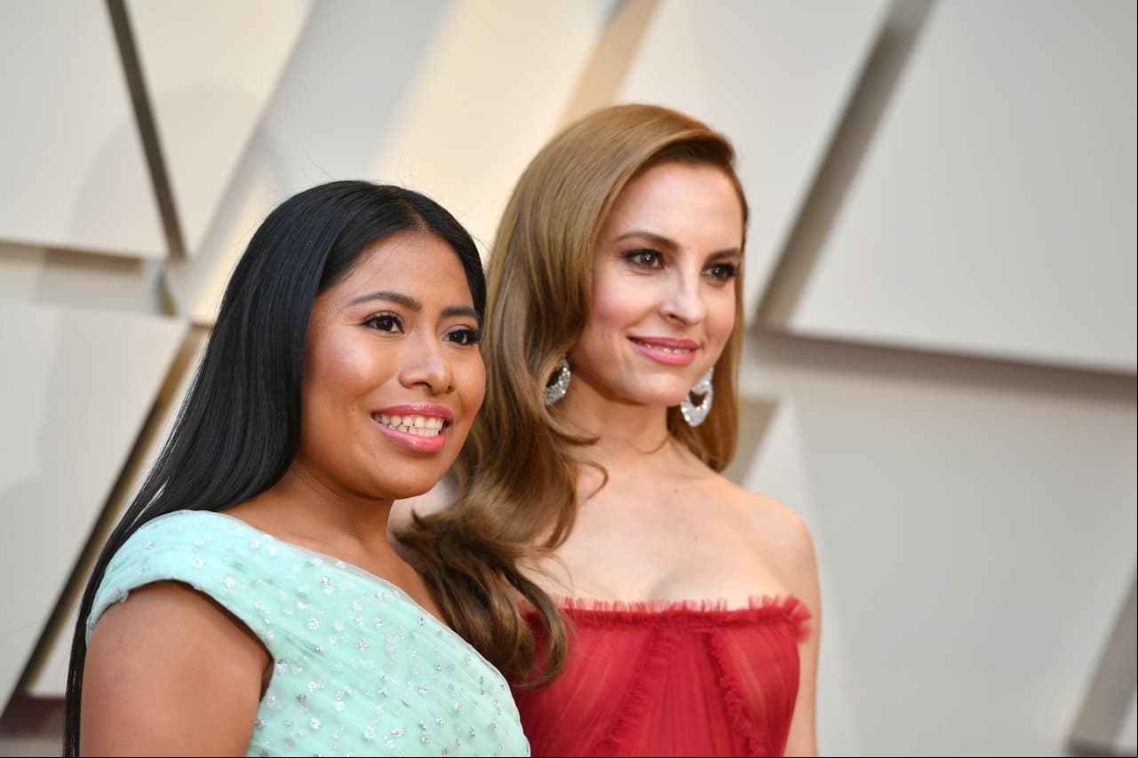 Aparicio, quien es la primera mujer indígena en ser nominada al Oscar, llegó a un lado de la coprotagonista de 'Roma', Marina de Tavira.