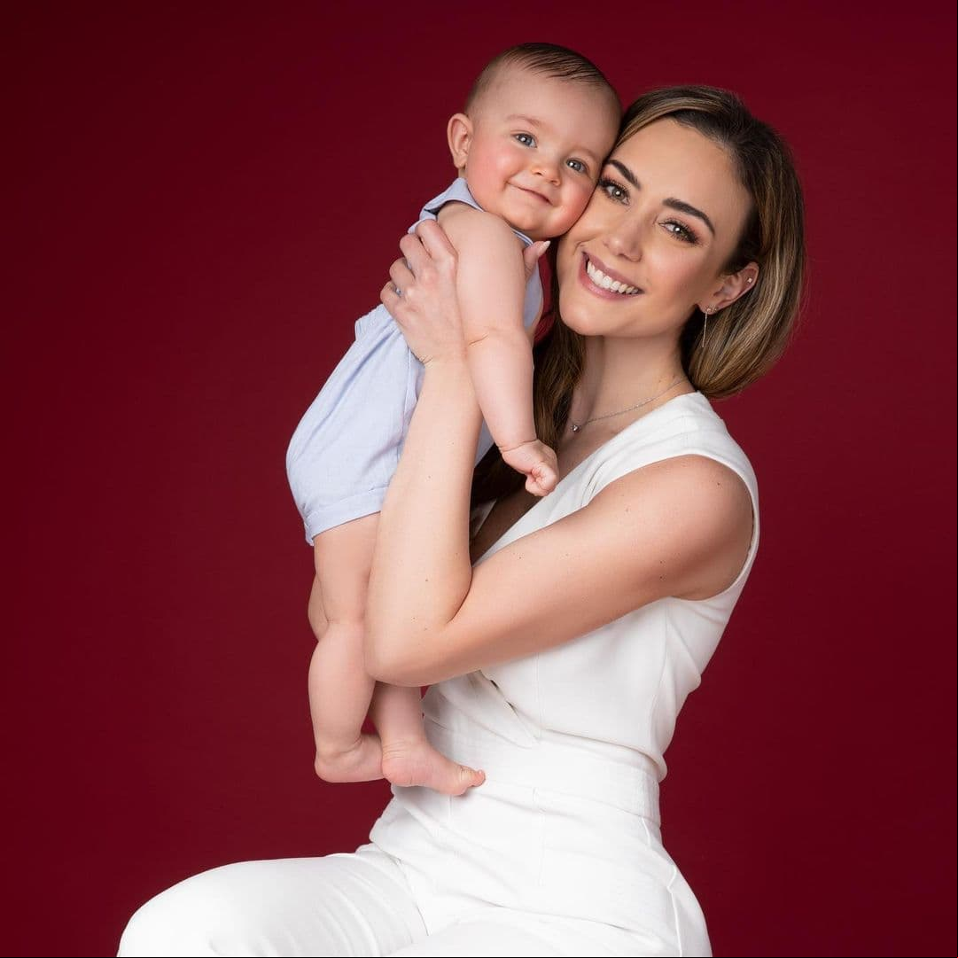 En entrevista exclusiva con Las Estrellas, la actriz platicó en qué momento de su vida llega este proyecto: “Llega en el mejor momento de mi vida que es ser mamá, yo siempre tuve claro que después de tener a mi primer hijo, yo iba a seguir trabajando porque actuar es algo que me apasiona”.
