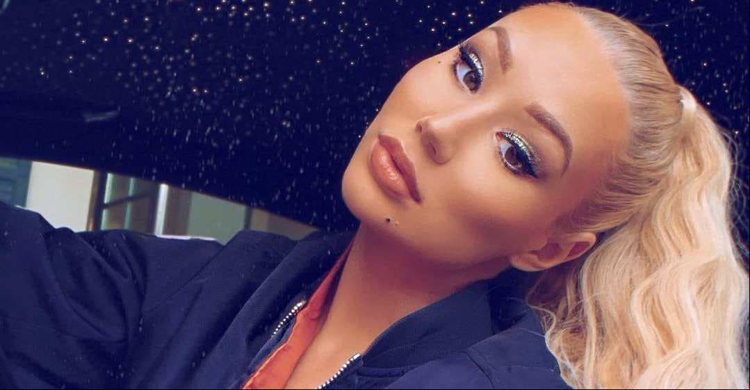 Bailarina de Iggy Azalea convulsiona en pleno escenario