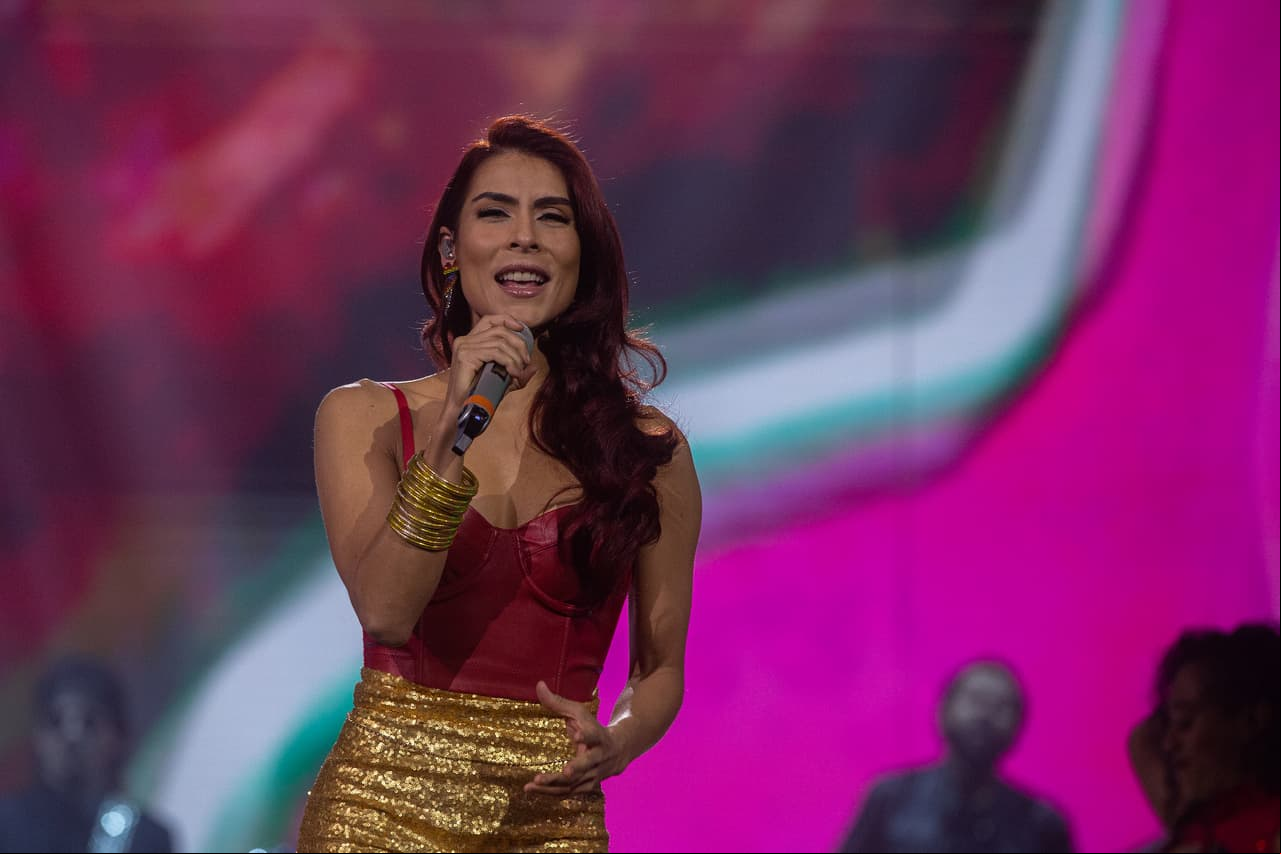 María León puso un toque de cumbia a la tercera gala y Albertano la acompañó con todo su "jícamo" 