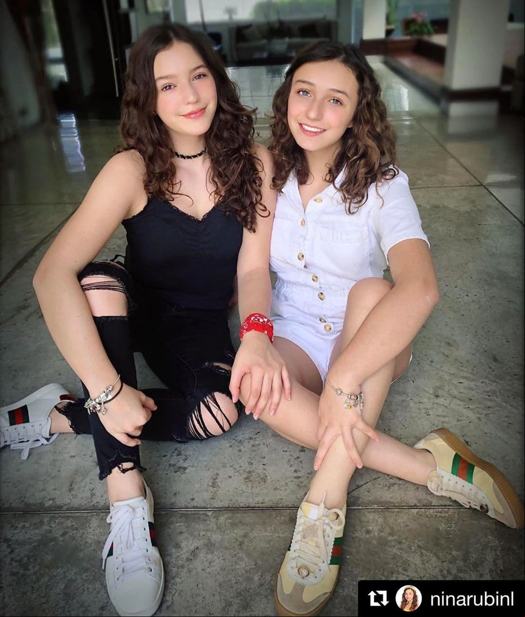 Para cerrar su texto, Andrea recalcó que sus hijas le dan sentido a su vida y que anhela que sean felices. “Sigue luchando y creyendo en tus sueños y jamás dudes de tu valor. ¡Siempre estaremos para ti! Más allá del tiempo y la distancia, más allá de la vida, Dios te bendiga siempre. Soy muy feliz de ser tu mamá. ¡Te amo, que no se te olvide NUNCA!”, concluyó.