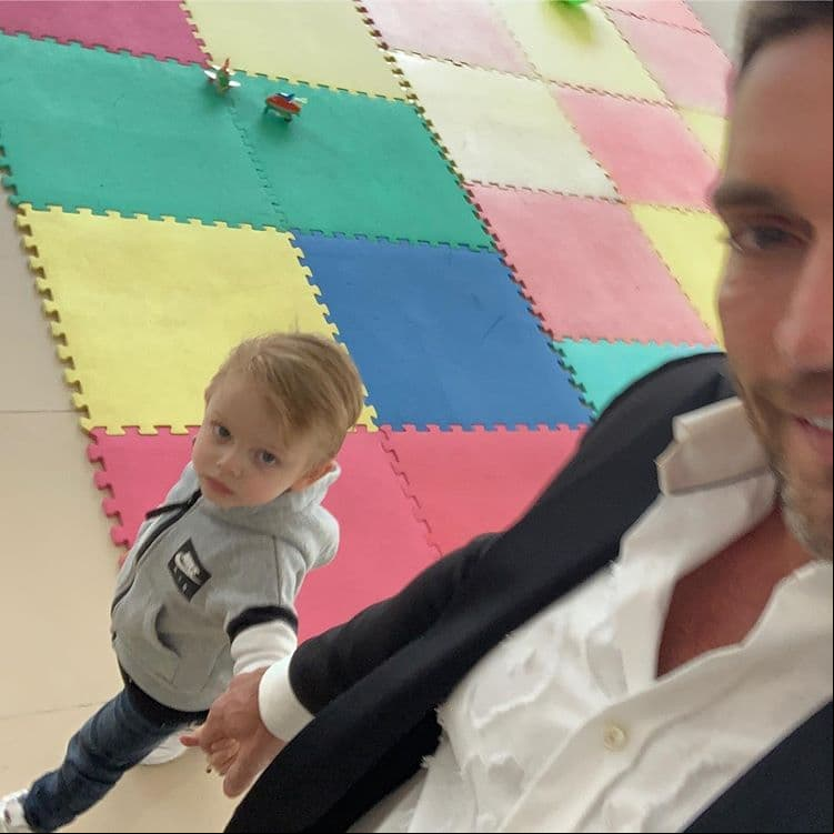 A través de sus redes sociales, el actor argentino compartió algunas fotografías del encuentro, asegurando que, aunque el tiempo ha pasado, el amor que siente por su hijo está intacto.