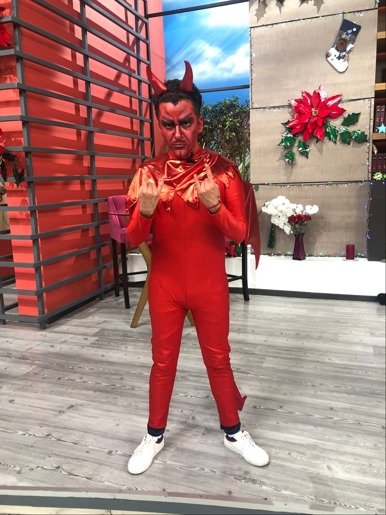 Mauricio Mancera es un pequeño diablillo.