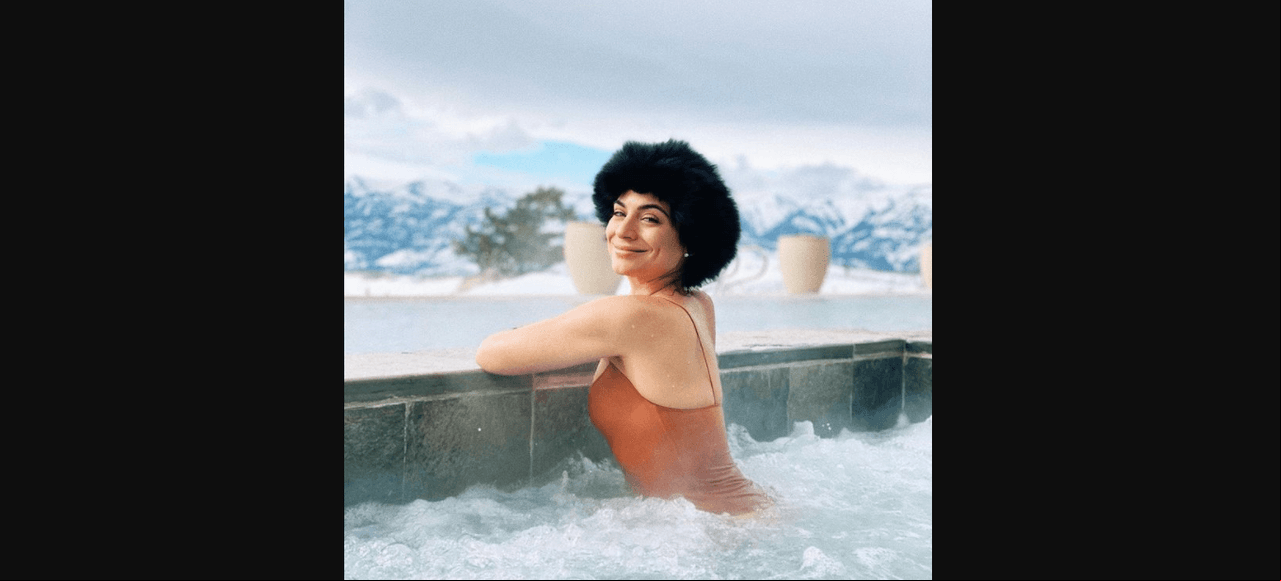 Ana Brenda se tomó unas pequeñas vacaciones, hecho que presumió en redes sociales, donde dejó ver que viajó a Jackson Hole, Wyoming, para disfrutar de las atracciones de nieve del destino turístico, donde impactó al aparecer en traje de baño.