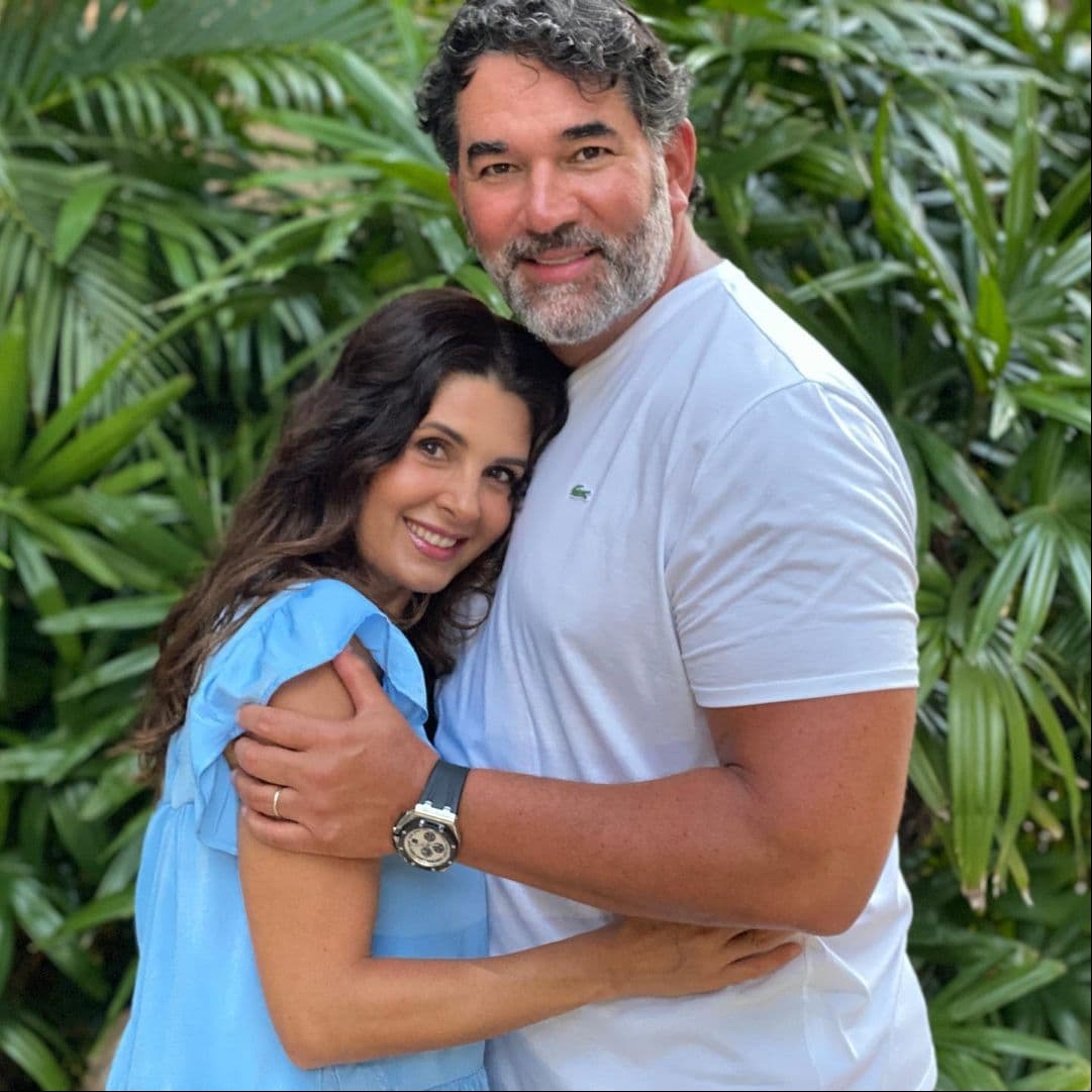 Mayrin Villanueva, además de compartir un par de fotografías junto a Eduardo Santamarina, escribió un amoroso mensaje.