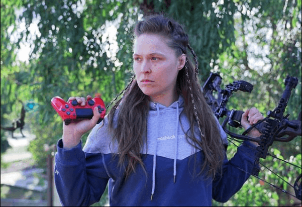 Ronda Rousey disfruta de los videojuegos y, la mayoría de las veces, recauda fondos durante sus partidas para donar a diversas causas.