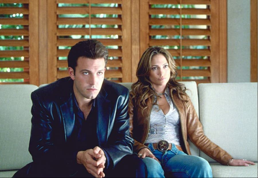Jennifer Lopez y Ben Affleck se enamoraron en el set de ‘Gigli’, pero terminaron su relación tiempo después (FOTO: Columbia Pictures)