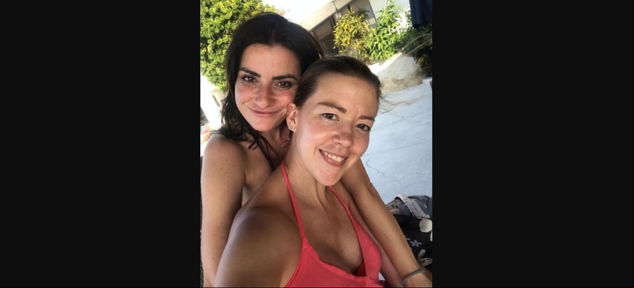 Su amiga Anita del Rey fue de las primeras en desearle un feliz cumpleaños y además de exhibirla una vez más en traje de baño, compartió una tierna fotografía de la actriz dándole pecho a su hijo Liam.