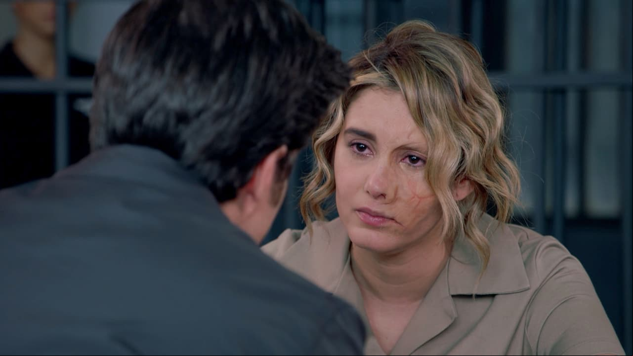 'Álvaro' visita a 'Samanta' en la cárcel para decirle lo mucho que se arrepiente de lo que le hizo; ambos se perdonan.