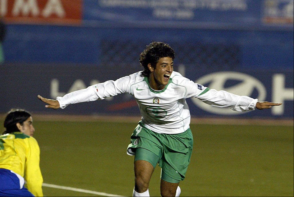 Carlos Vela puedo terminar de portero en Perú 2005
