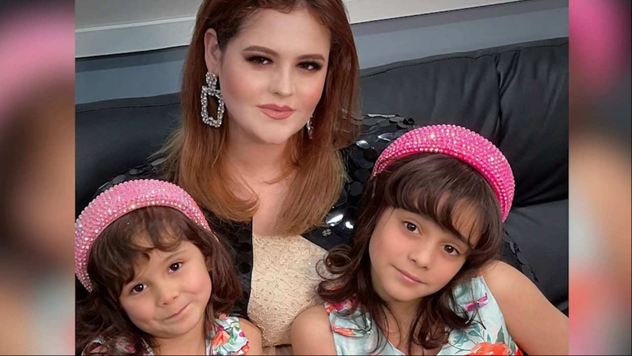 Allisson Lozz luce irreconocible al aparecer despeinada y con pupilentes