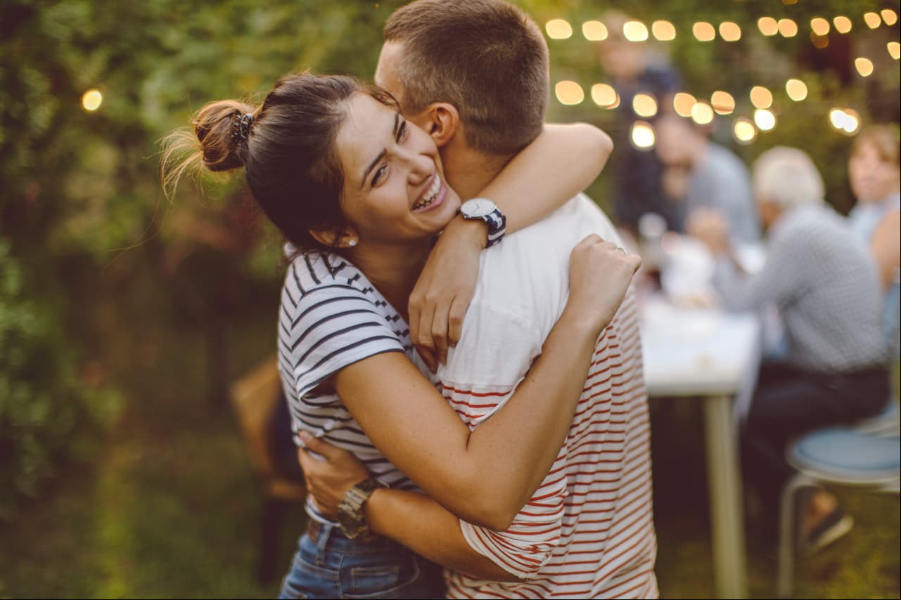 Descubre por qué las mujeres que andan con hombres feos son más felices