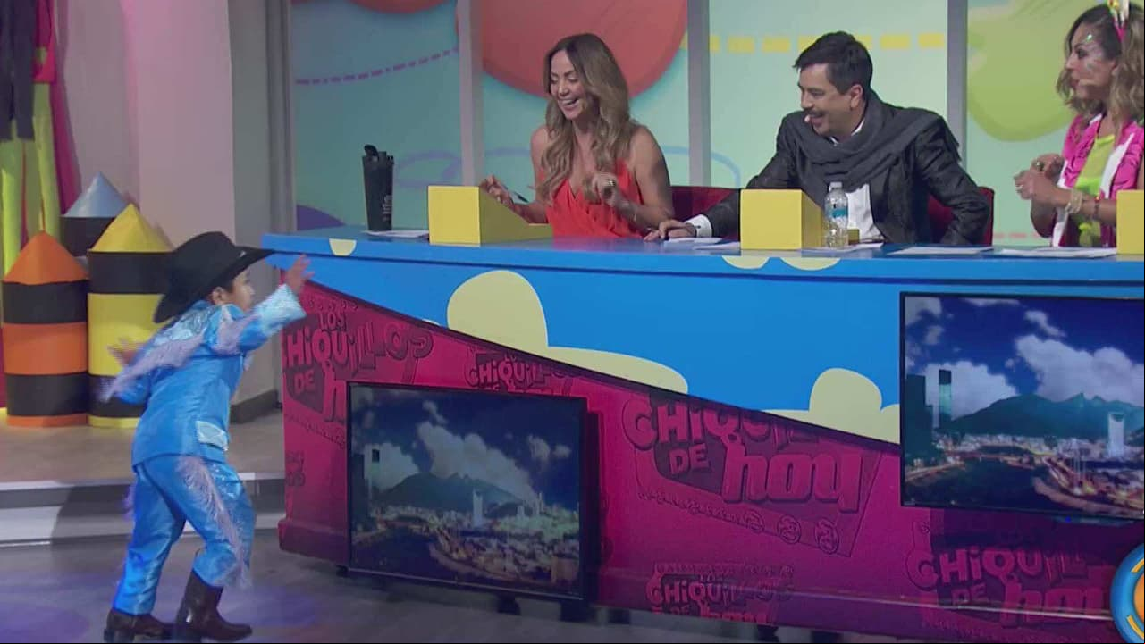 Julio hace atrevido paso de baile y se cae durante su presentación en Los Chiquillos de Hoy