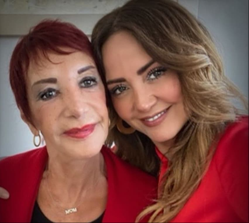 Andrea Legarreta dedica emotivo mensaje a su madre por su cumpleaños