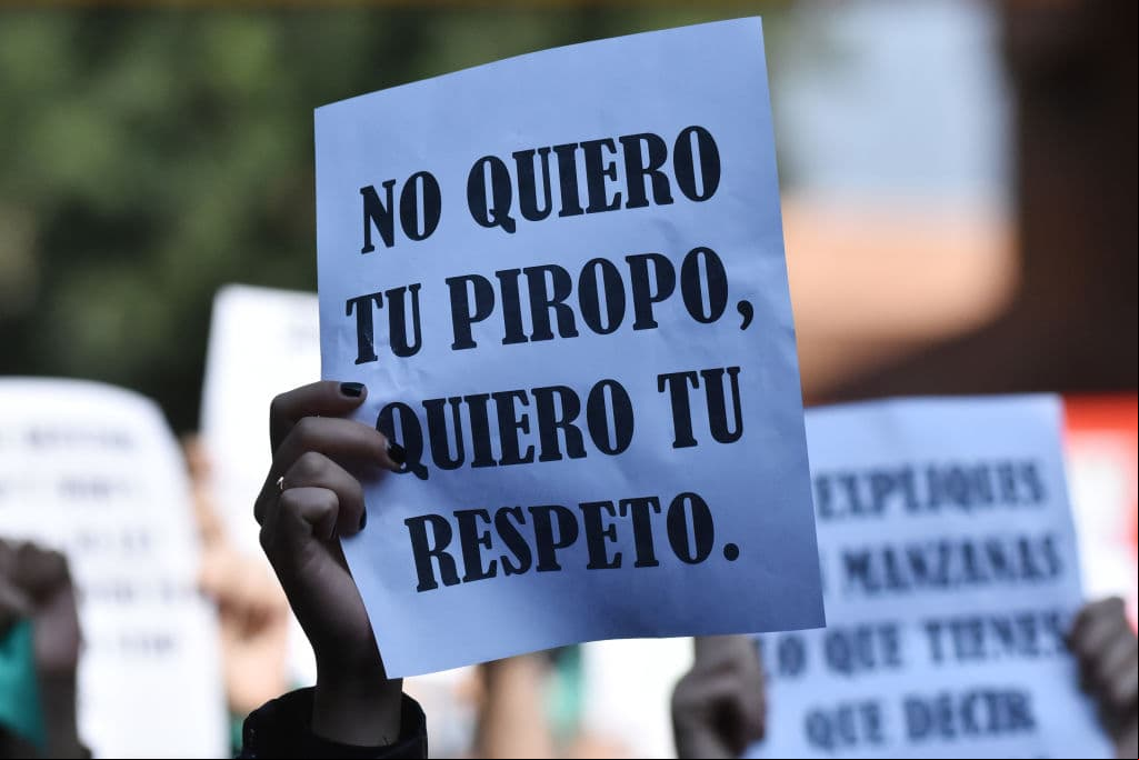 “Hombres necios que acusáis a la mujer sin razón, sin ver que sois la ocasión de lo mismo que culpáis” - Sor Juana Inés de la Cruz.