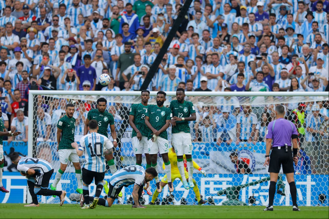 Arabia Saudita logra un triunfo histórico al vencer al equipo de Argentina con todas sus estrellas.