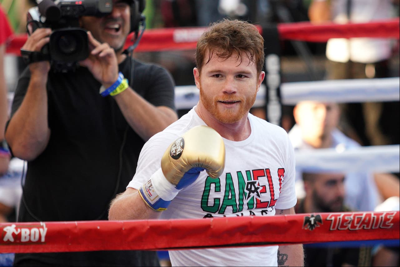 'Canelo' Álvarez disfruta en Nueva York del éxito con su familia