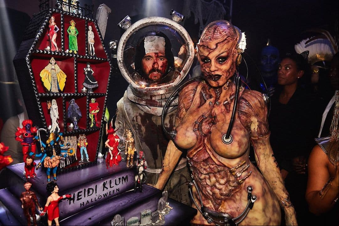 La modelo Heidi Klum, quien cada año sorprende con sus diferentes disfraces de Halloween, en esta ocasión pasó por 12 horas de intenso trabajo para convertirse en una criatura inspirada en ‘Frankenstein’ con una mezcla de películas de aliens.