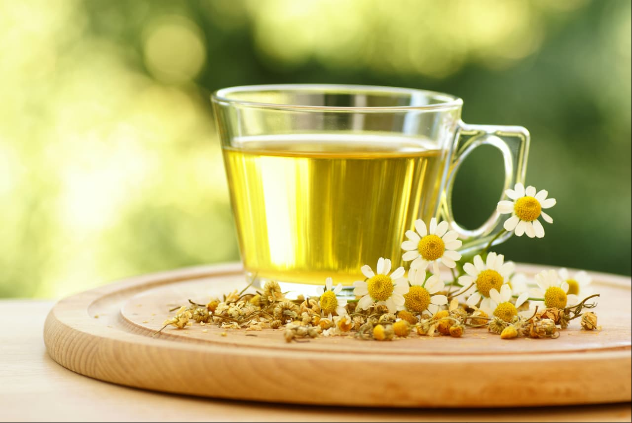 Cómo beber té de manzanilla para bajar de peso