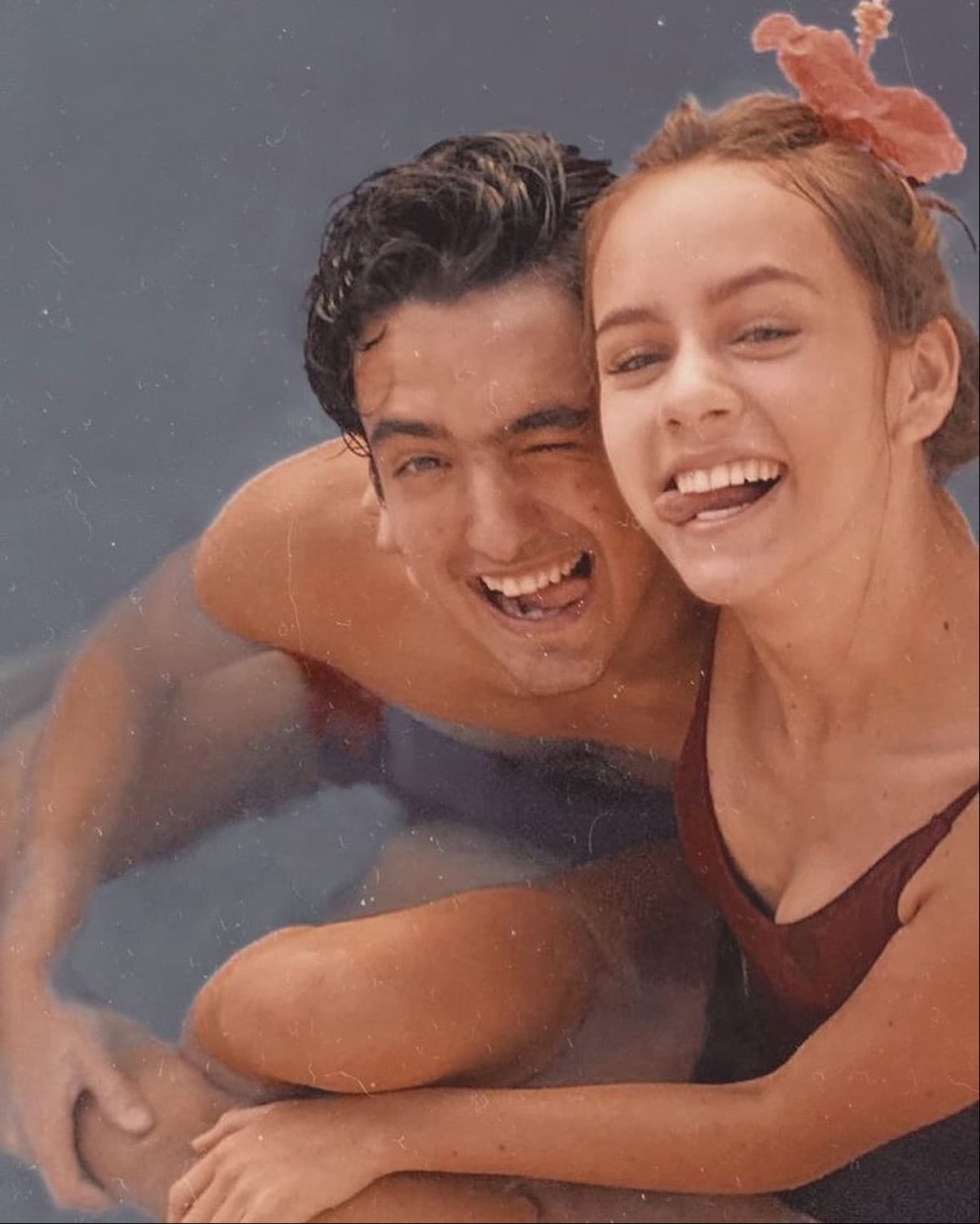 Azul Guaita y Sebastián Poza se conocieron en la telenovela 'Soltero con hijas’ (2019), donde también hicieron pareja. Su historia de amor pronto traspasó la pantalla y hasta la fecha siguen muy enamorados.