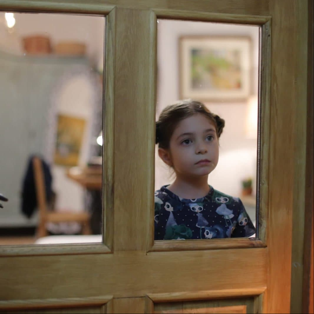 Conoce a Beren Gençalp, la niña de Neslihan Atagül y Engin Akyürek en La Hija del Embajador