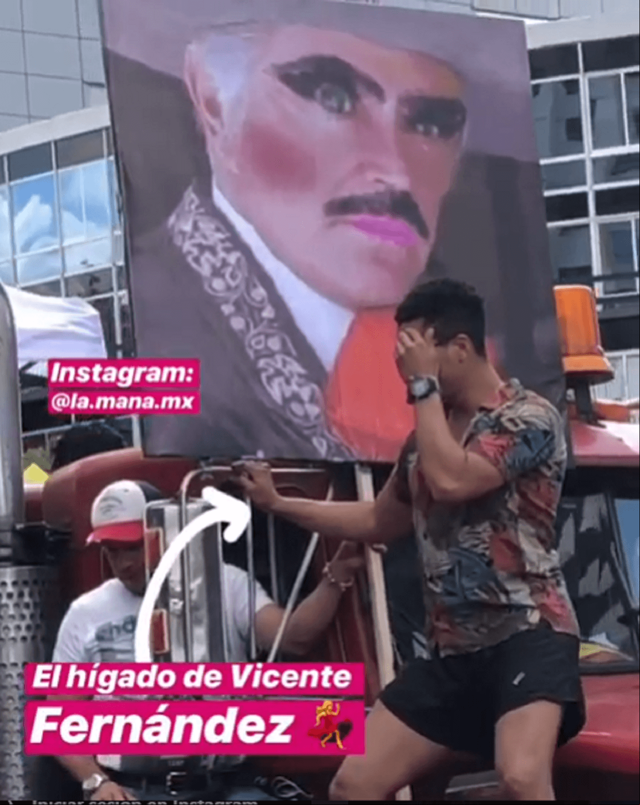 Esta es la historia detrás del Vicente Fernández maquillado en la Marcha del Orgullo LGBT