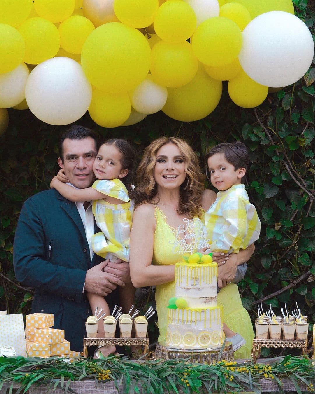 Elizabeth Álvarez cumplió 42 años el pasado 30 de agosto, por ello realizó una fiesta y compartió algunas imágenes de esta celebración a través de su cuenta de Instagram.