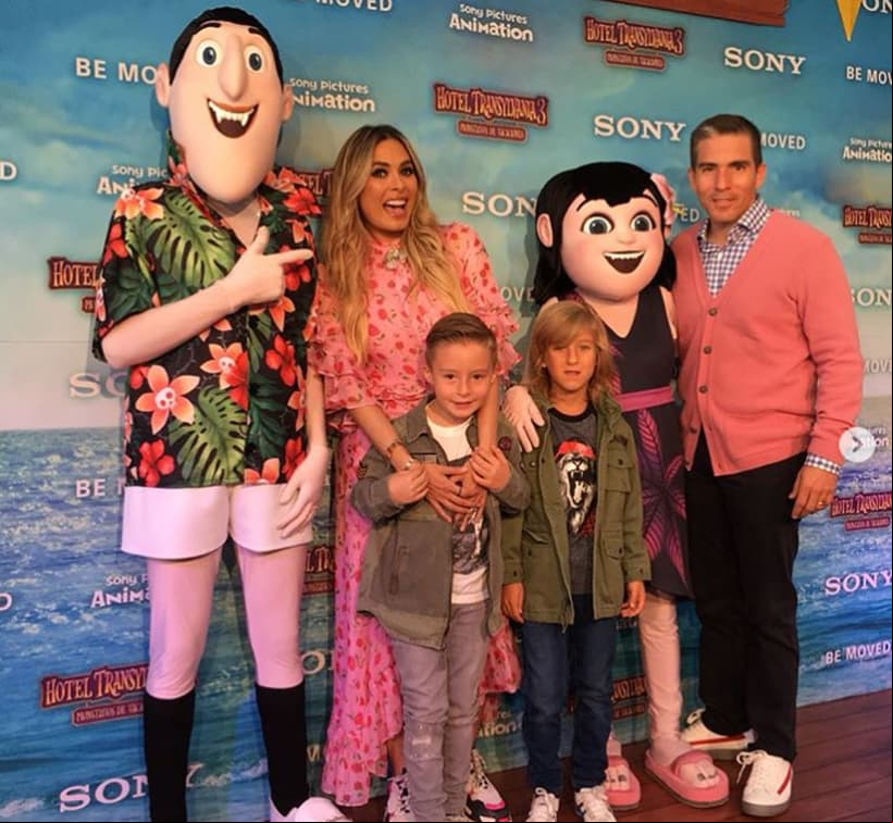 En ‘Hotel Transylvania 3’, Galilea prestó su voz a uno de los personajes principales, por ello desfiló en la alfombra roja en compañía de su familia en julio de 2018.