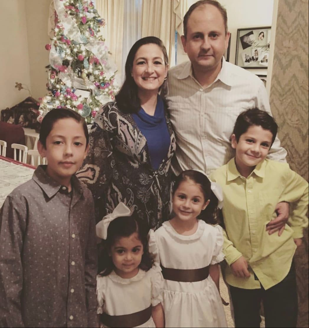 Mientras que Lucía, una de las hermanas mayores, vive en Estados Unidos y ha formado una familia con su esposo y cuatro hijos.
