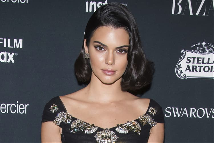 Critican el rostro de Kendall Jenner en los Globos de Oro 2018