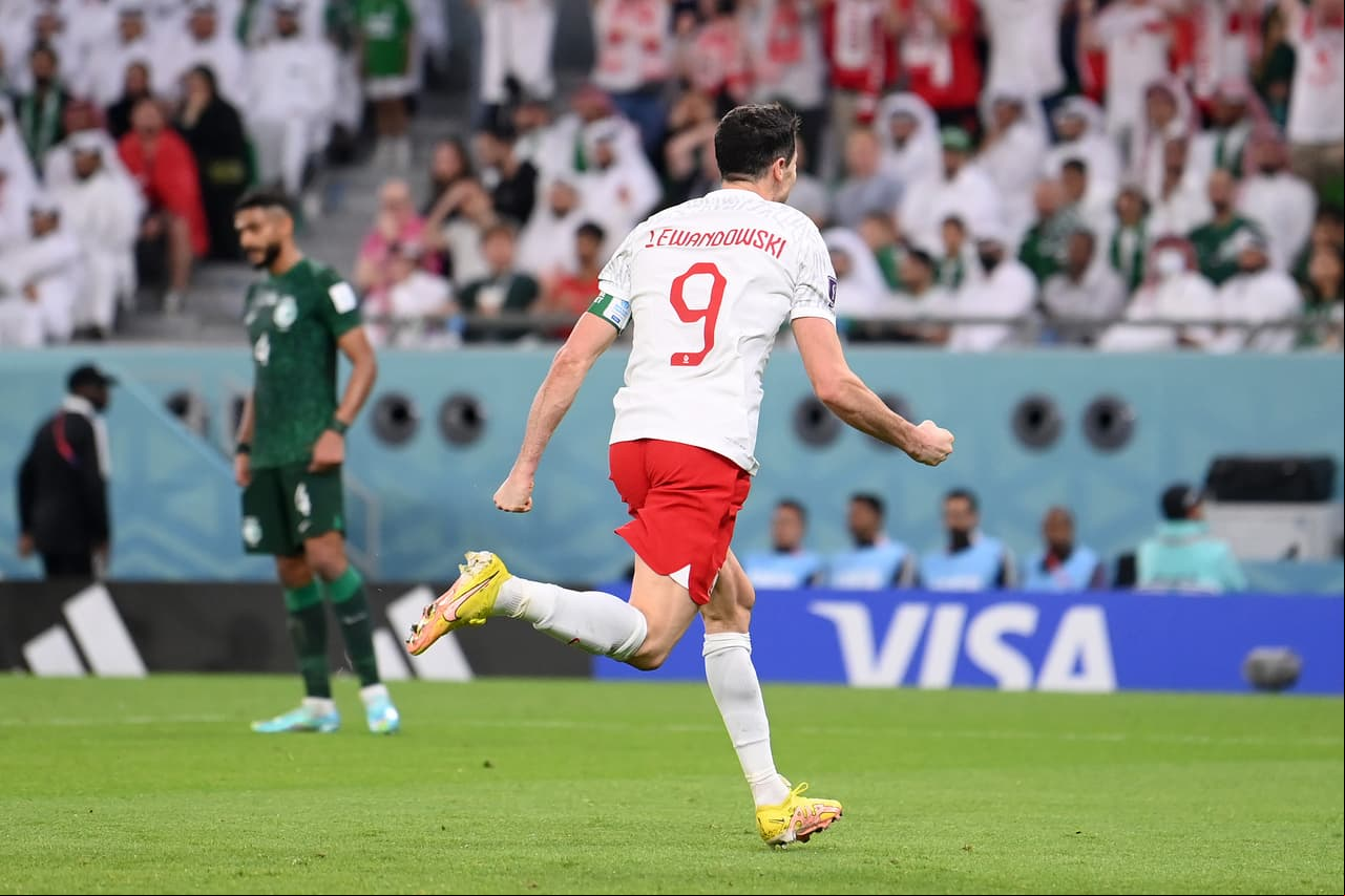 Zielinski y Lewandowski hicieron los goles con los que Polonia derrotó a Arabia Saudita y aspira a los Octavos de Final del Mundial Qatar 2022.
