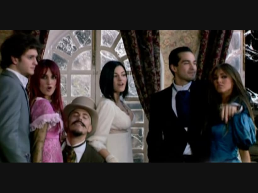 El grupo grabó otra versión del video 'Besáme sin miedo' en 'RBD: La Familia'.
