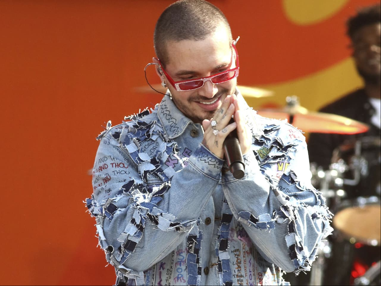 J Balvin es el artista del año en la fiesta latina de Premio Lo Nuestro