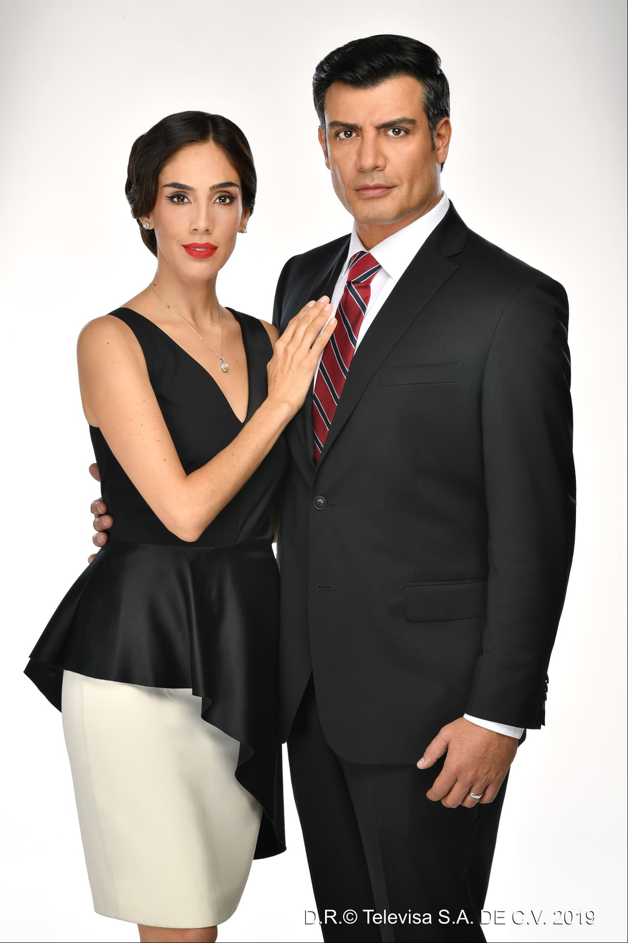 Sandra Echeverría, Andrés Palacios, Arap Bethke y un gran elenco estelarizan "La Usurpadora". Descubre aquí todo sobre los personajes que interpretan en esta esperada producción de "Fábrica de Sueños", que podrás ver a partir del 2 de septiembre con Las Estrellas.