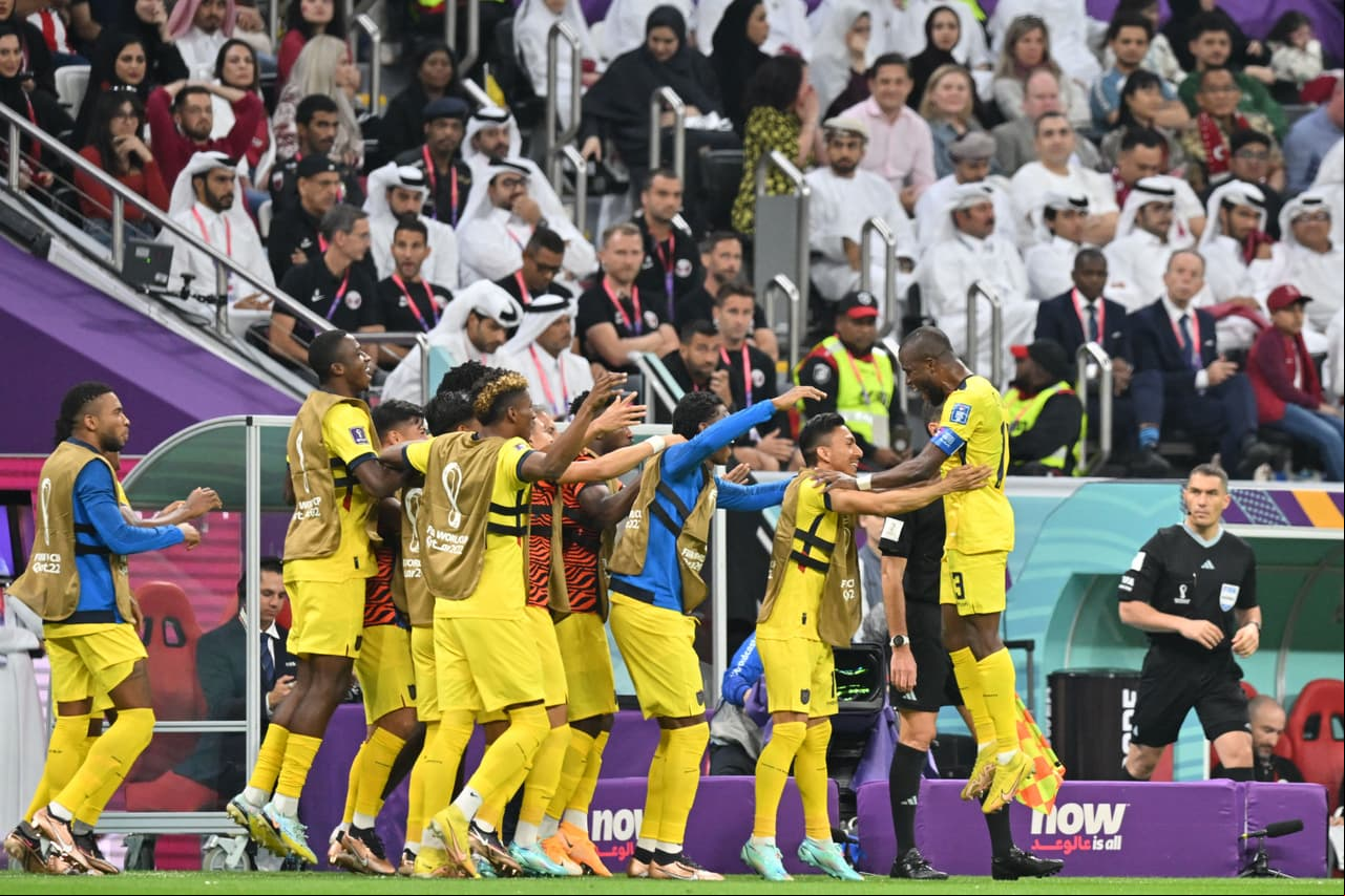 Ecuador 'aguadó' la fiesta catarí con triunfo 0-2 en partido igaugural del Mundial ante los anfitriones.