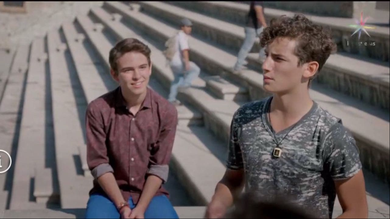 Después Temo se da cuenta de que es homosexual y de que se ha enamorado de Aristóteles.