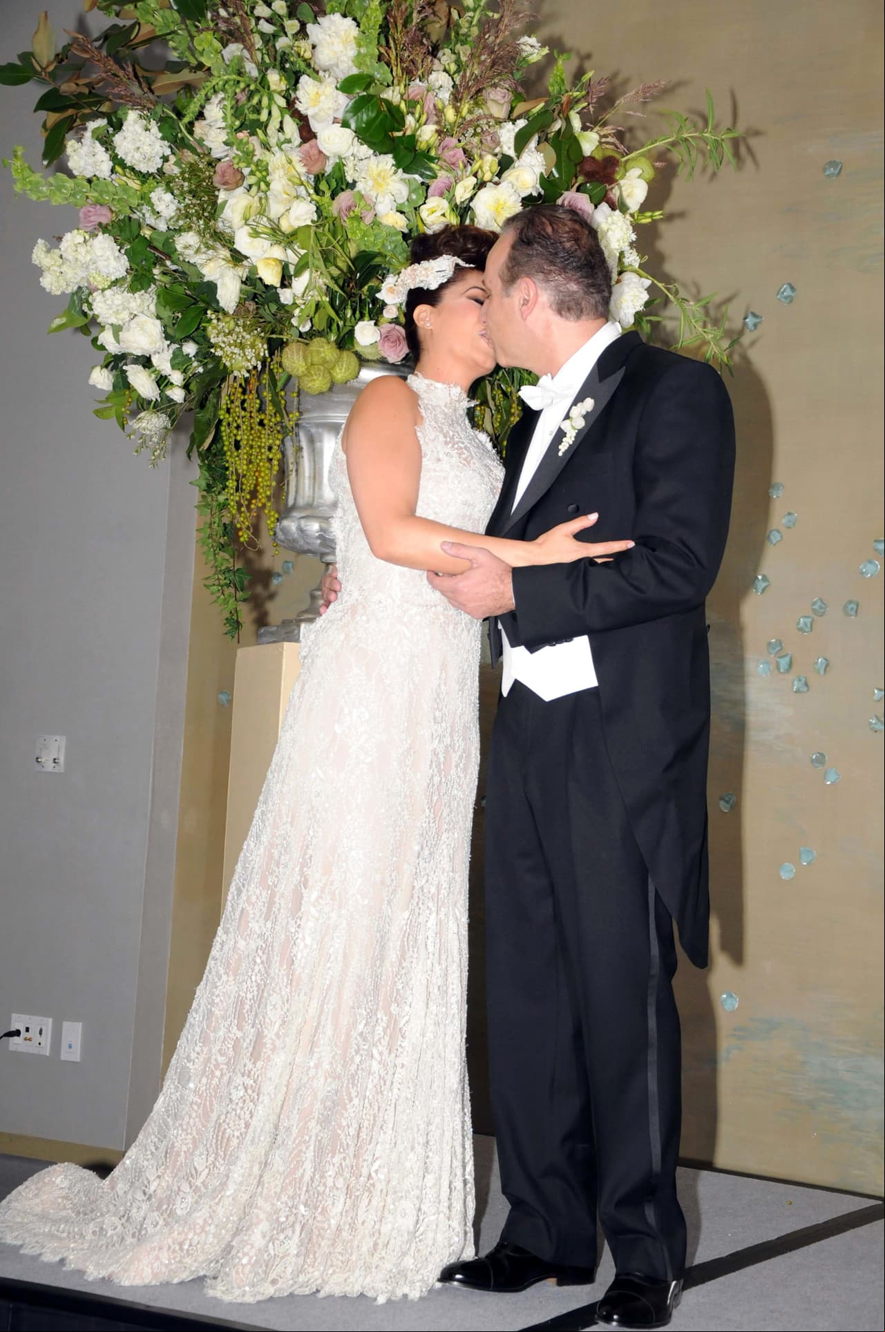 Tras cuatro años de relación, Yadhira se casó con Collado en 2012, con quien a la fecha presume un matrimonio estable y sin hijos.