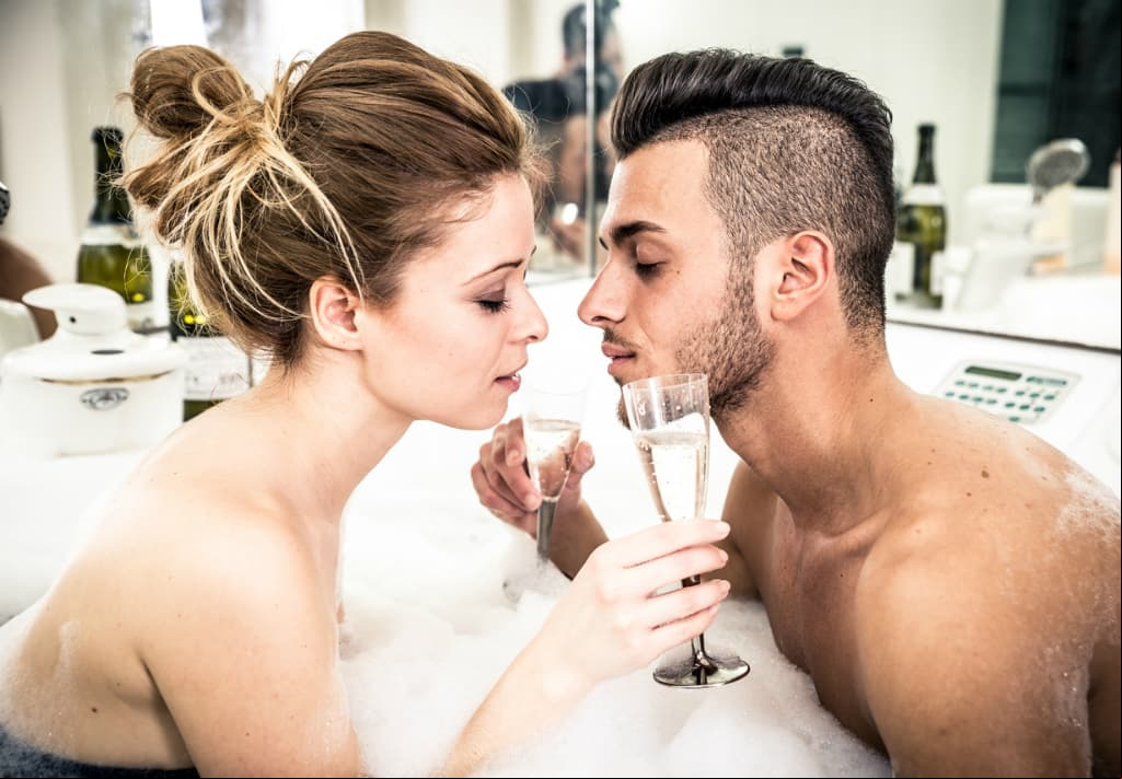 5. Saben escuchar y gozan de buena comunicación con su pareja.